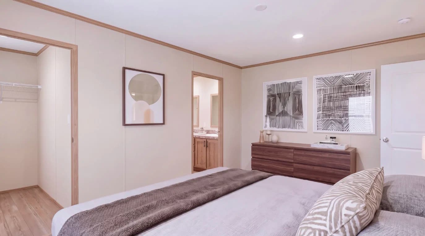 Mariner bedroom home features